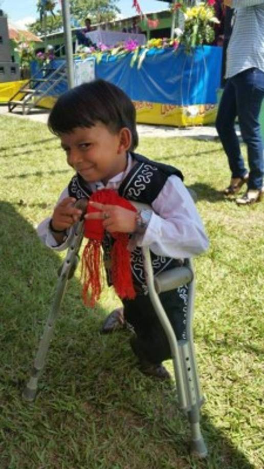 Marlon es un niño alegre que siempre ve lo positivo de la vida.