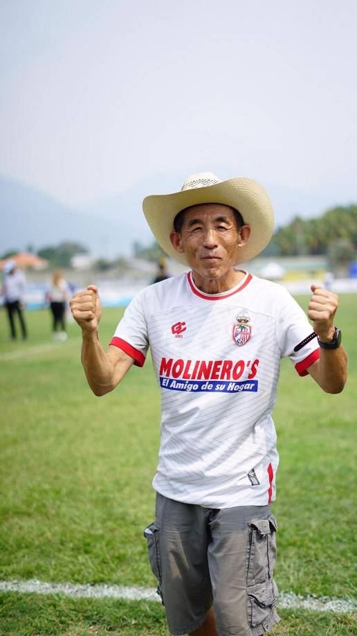 Pero si nos vamos a aficionados fieles, pues hay que conocer al japonés Masaaki Kawagishi, quien es el hincha número uno de Real Sociedad.