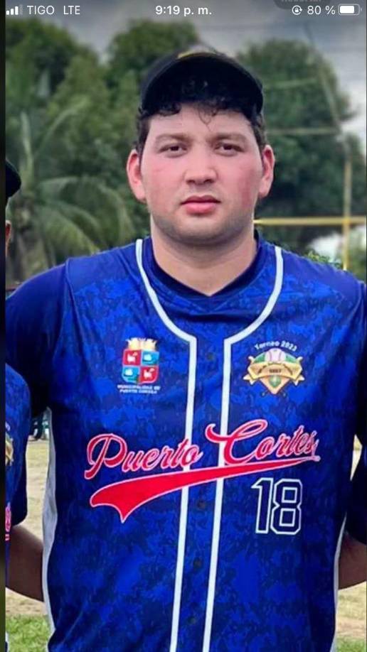 Dennis era muy querido en el béisbol y en el softbol, disciplinas que ahora se suman al dolor que embarga a la familia de este joven porteños de 21 años.
