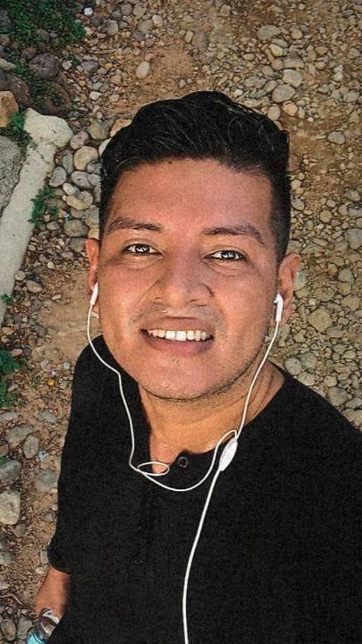 A su sepelio asistieron decenas de personas, quienes con globos y aplausos le dieron el último adiós.