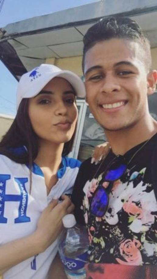 La chica sampedrana contó como la enamoró Cálix. 'Siendo sincera, al principio no me llamó la atención porque lo veía un poco pequeño para mí, pero después todo iba fluyendo poco a poco y me fue gustando su manera de ser, como me trataba, y que era súper tranquilo, humilde y sencillo'.