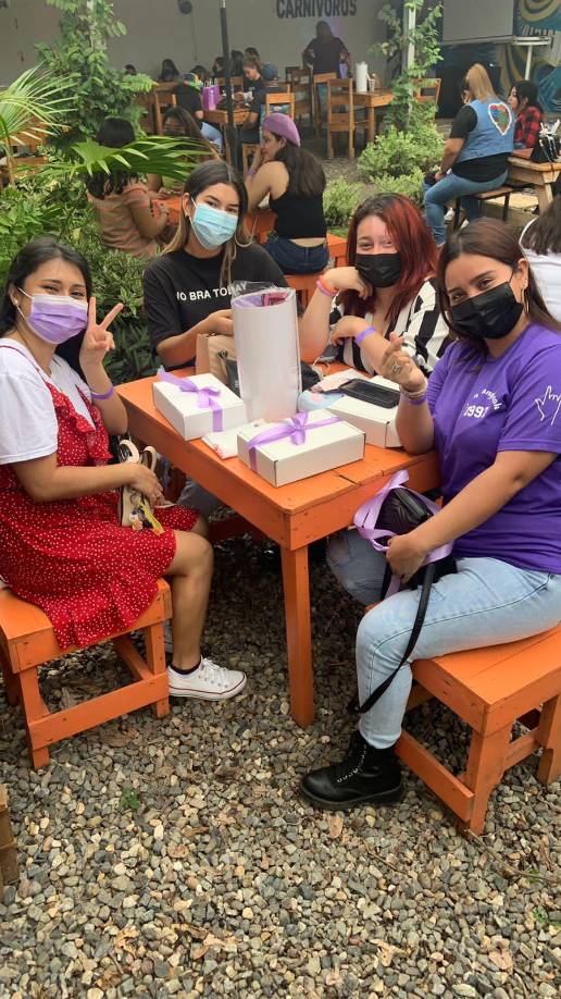 A sus vez, la “Army” de BTS en San Pedro Sula realiza actividades con el fin de ayudar algunas fundaciones de rescate de animalitos, donación de ropa y juguetes para niños, entre otros proyectos positivos. 