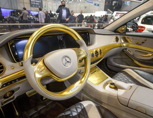 Presentan en el Salón de Ginebra un coche recubierto de oro