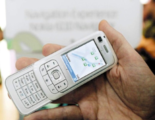 Cinco empresas compiten por cuarta banda celular