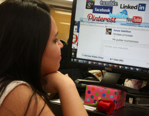 'Padres deben vigilar lo que sus hijos hacen en las redes sociales”