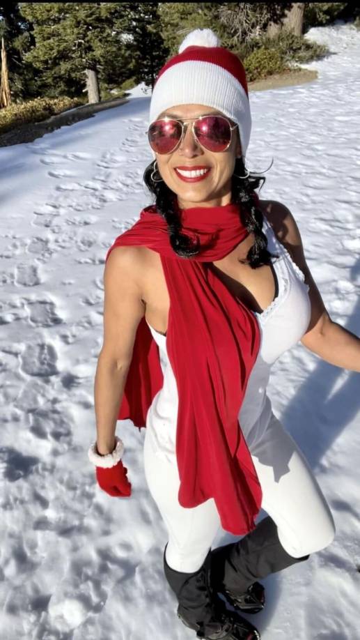 El Departamento del Sheriff del Condado de San Bernardino recibió una llamada sobre una señal de emergencia de un dispositivo GPS después del incidente, informó KTLA. “El excursionista estaba en una ladera empinada y helada, rodeado de numerosos excursionistas que ayudaron en todo lo que pudieron”, dijo la policía.