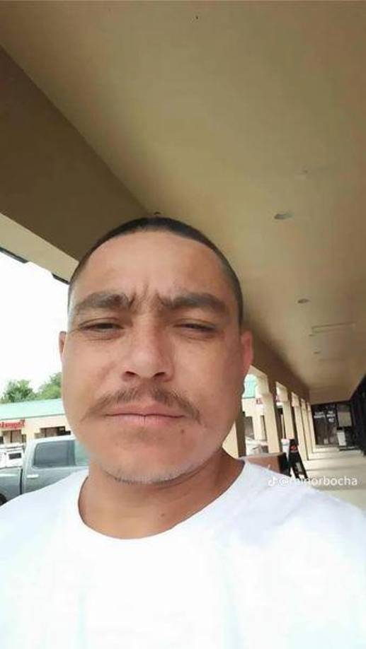 Según la policía local, el tiroteo ocurrió en el estacionamiento de los apartamentos Two20 en Kingsford Drive. 