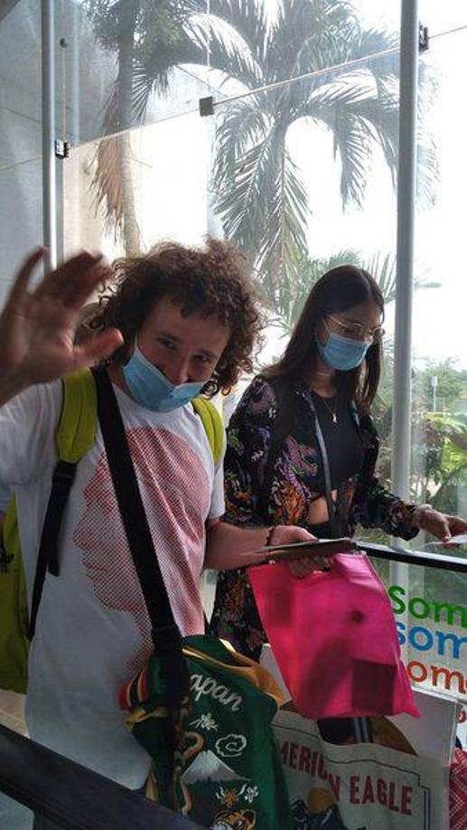 Y para tristeza de sus seguidores hondureños, Luisito Comunica y Arisita se despidieron hoy de tierras catrachas. 