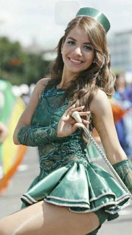 Jennifer Funes deslumbró como palillona. 