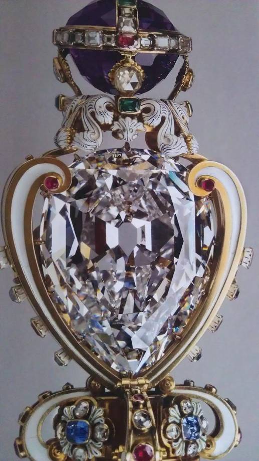 El “Star of Africa” es el diamante más grande jamás extraído, con un peso de 621 gramos en bruto. 