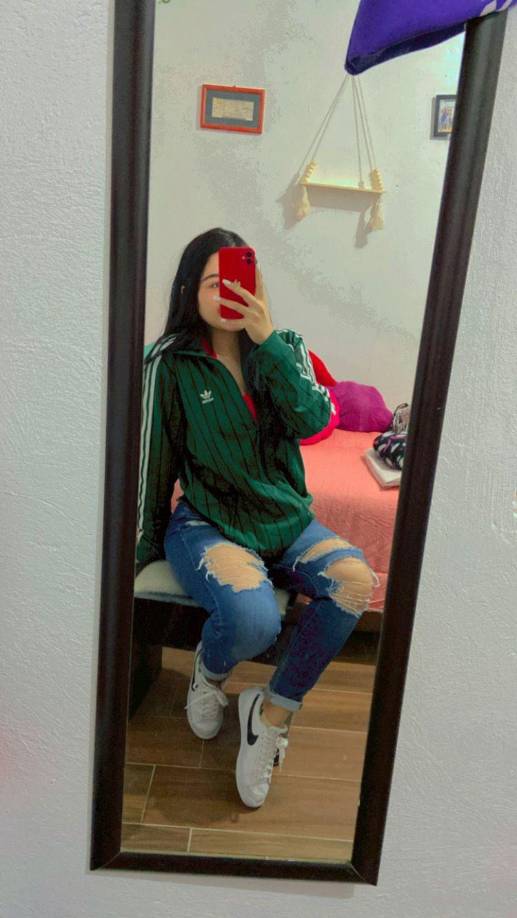 La usuaria de Twitter @Bichiyal_12 relató que gracias a un niño que le regaló su jersey autografiado (del Querétaro), logró salir sin daños del estadio. 