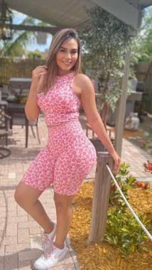 Cristel cuenta nació en el departamento de Francisco Morazán. Es estudiante de Comunicación Social y Pública.