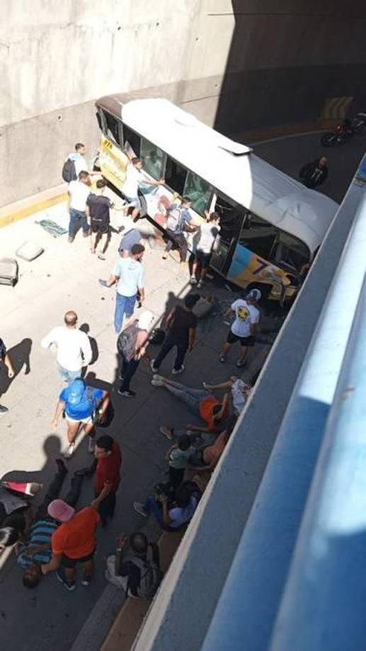 El inspector José Carlos Lagos, dijo que “se determinó, mediante videos aficionados, que se encontraron en diferentes redes sociales y la cámara que hicimos uso, que el conductor era una persona que estaba lesionada dentro de la sala de emergencias del Hospital Escuela y se tomó declaraciones de los lesionados y manifestaron lo mismo, que era el conductor el que estaba recibiendo atención médica y no la persona que había fallecido”.