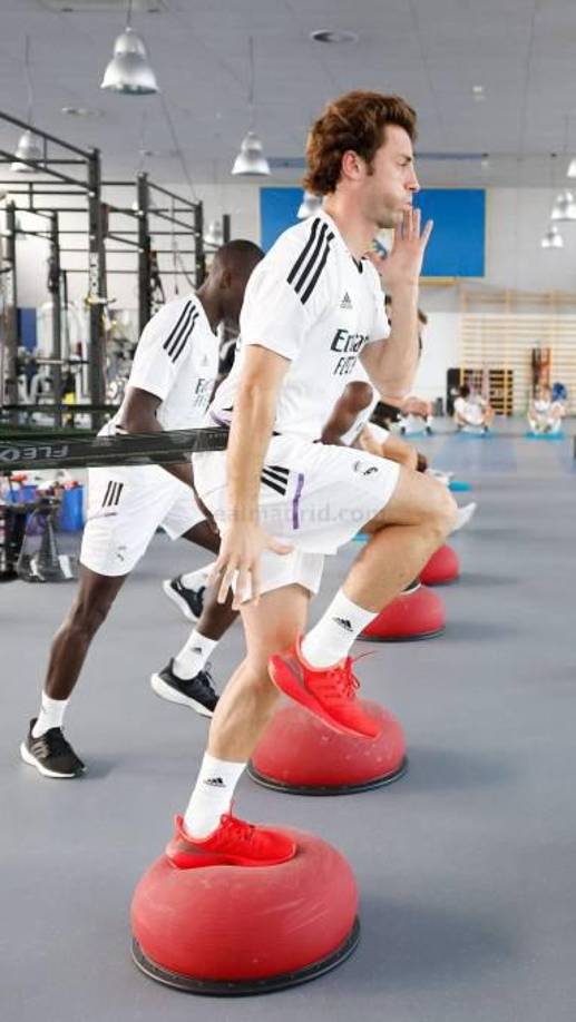 El Real Madrid ha decidido en este caso cómo será su plan para el lateral diestro. Carlo Ancelotti no cuenta con Álvaro Odriozola, a quien se buscará de esta manera salida, como apunta la información del portal “Relevo”.