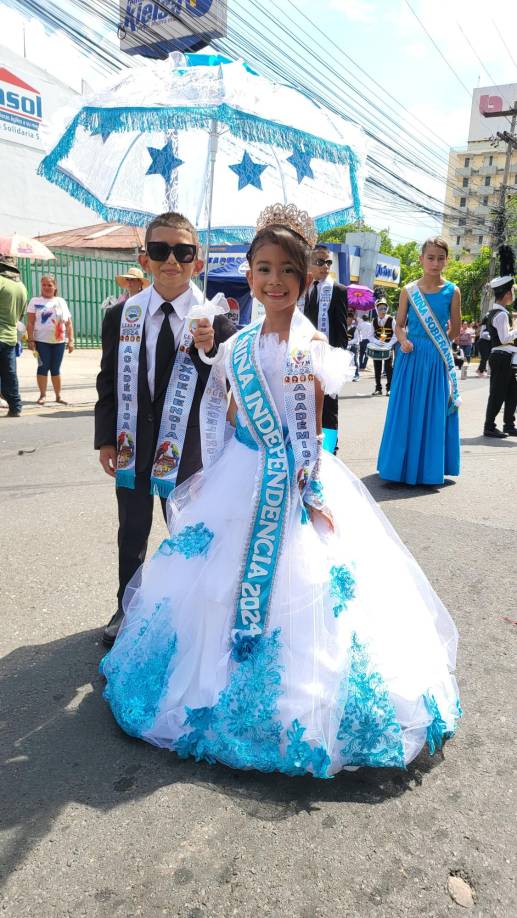 Johan Caleb y Antonella Cartagen, niños independencia, del centro Gilberto Pineda Madrid, colonia El Carmen.