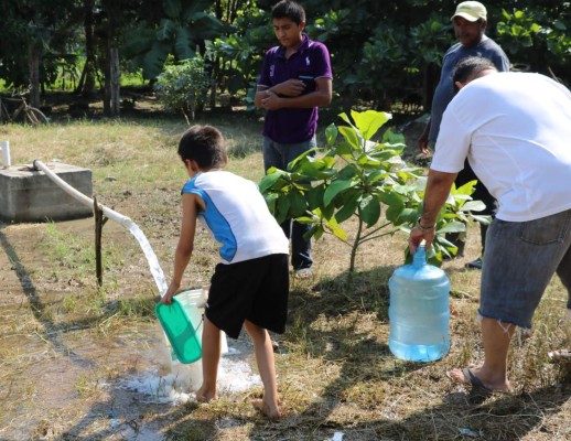 Vecinos de Nuevo San Juan siguen sufriendo por agua