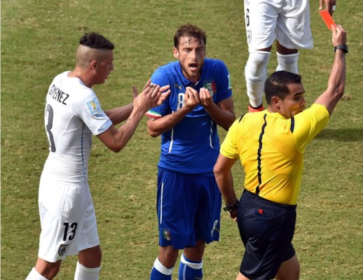 Uruguay se mete a octavos y manda a Italia de regreso a casa