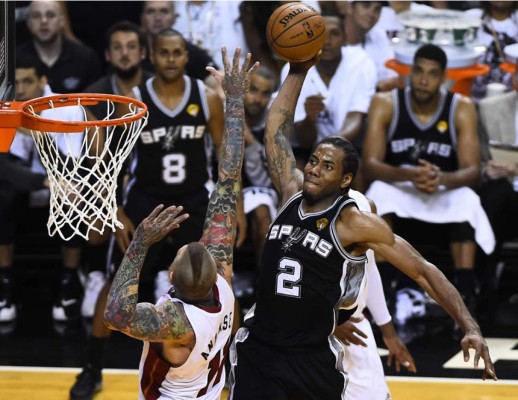 Los Spurs se ponen a las puertas del título de la NBA