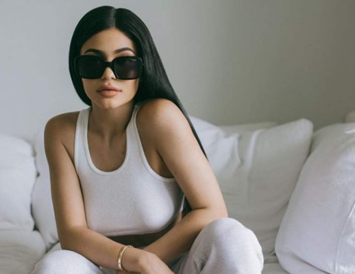 Aseguran que Kylie Jenner reveló el sexo de su bebé por una foto 