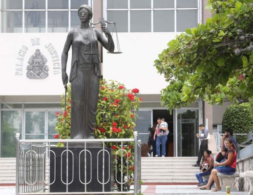 Suspenden audiencia al expresidente del Colegio de Abogados