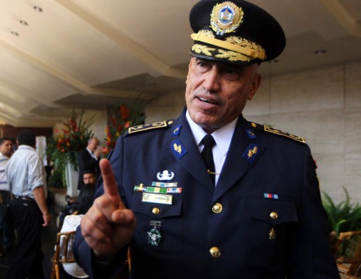El 'Tigre' Bonilla se reunió con comisión de depuración policial