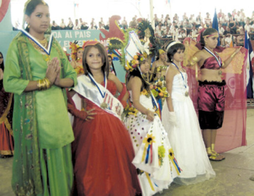 Ritmo, sabor y colorido en VI Feria Hispana