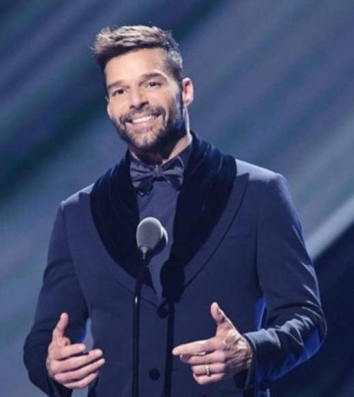 Ricky Martin<br/>El famoso que más ha dado que hablar entre los seguidores del intérprete de Quién fue el cantante puertorriqueño, con quien Alborán grabó la canción Quimera en 2014.