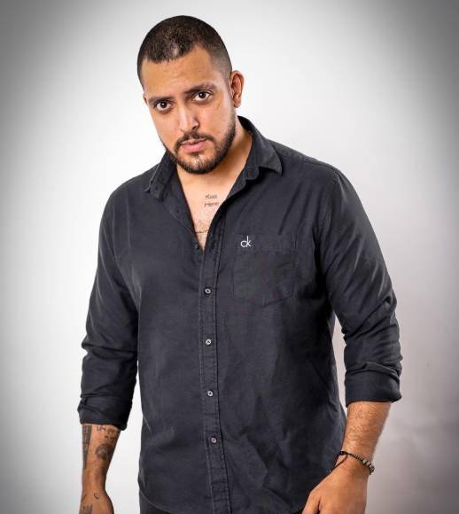 Fancony describió la infraestructura de la cárcel como decadente y el ambiente como hostil, aunque aclaró que personalmente no sufrió maltratos durante su estadía en la cárcel de El Progreso, Yoro. 