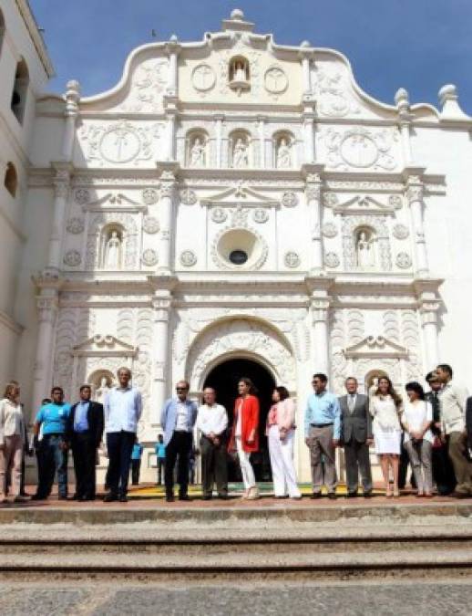 Los pobladores de Comayagua también pudieron conocer a la monarca, quienes se reunieron en la plaza central de la ciudad colonial.