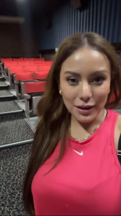 ”Ando recibiendo clases de actuación porque nos vamos a echar una obra de teatro aquí en Honduras, ¿verdad, don Mauricio?”, exclamó Elsa. 