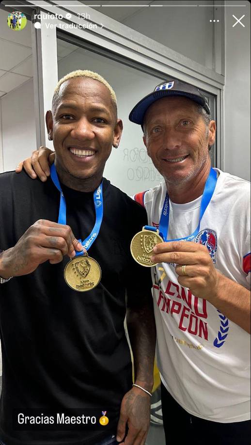 Romell Quioto también se tomó una fotografía con Pedro Troglio y escribió: “Gracias maestro” tras la final ganada ante Motagua. 