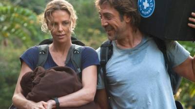 Charlize Theron y Javier Bardem en una escena de 'The last face'.