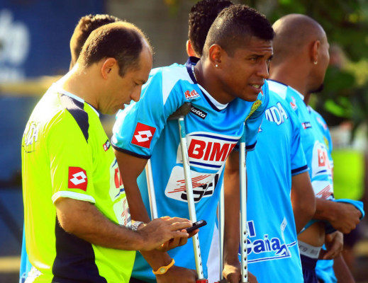 Confirmado: Carlo Costly estará de baja dos semanas