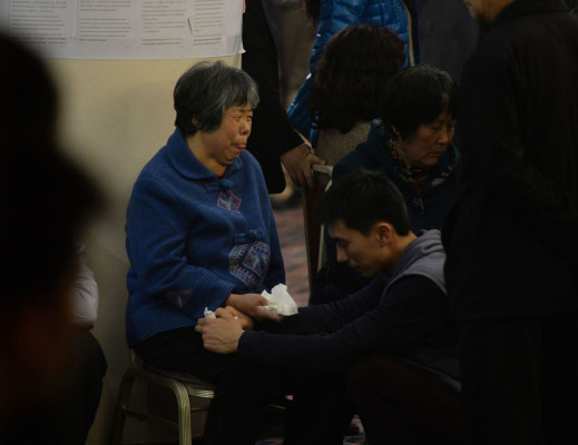 'No creemos que estén muertos', dicen familiares de víctimas del vuelo MH370