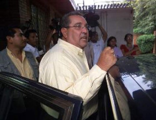 Le prohíben entrar a 15 países al ex presidente Alemán