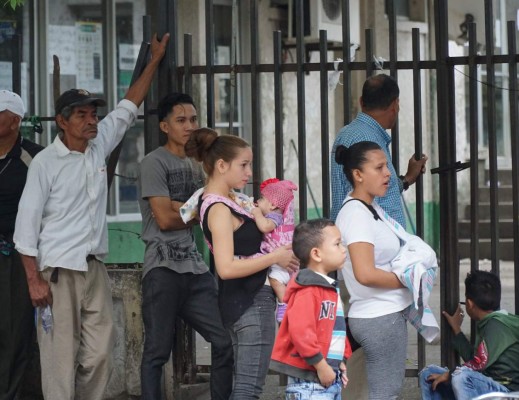 Ciudadanos dejaron para última hora reclamo de cédulas