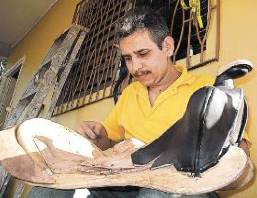 Un talabartero con la misión de no desaparecer