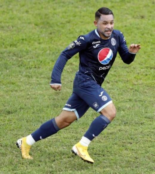 Omar Elvir (31 años) - El lateral izquierdo del Motagua es otra de las sorpresas en esta lista preliminar de la Bicolor.