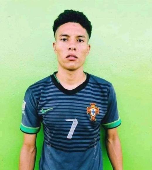 Equipo de fútbol le abre las puertas: Así es el joven hondureño que asegura parecerse a Cristiano Ronaldo