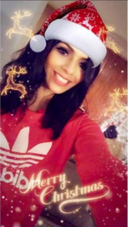 'Que la paz de Dios reine en sus hogares!#FelizNavidad', compartió Loren Mercadal, la guapa presentadora de 'Las mañanas del Cinco'.