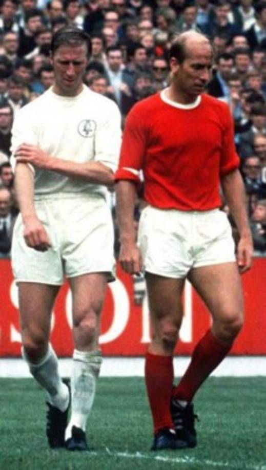Jackie y Bobby Charlton:iNi siquiera el hecho de ser familia impidió que durante años la relación entre ambos fuese nula. Los hermanos Charlton no se dedicaron la palabra durante un largo periodo de tiempo, como consecuencia de la relación entre uno y otro con su madre.