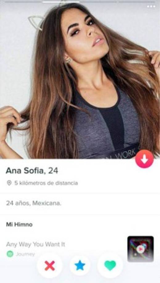La atlética candidata de 24 años Ana Sofía Orellana ha criticado 'la sexualización y cosificación de la mujer', aunque se exhibe semidesnuda en su cuenta.<br/>'Nunca fue tan atractiva la política', es el eslogan de Orellana.