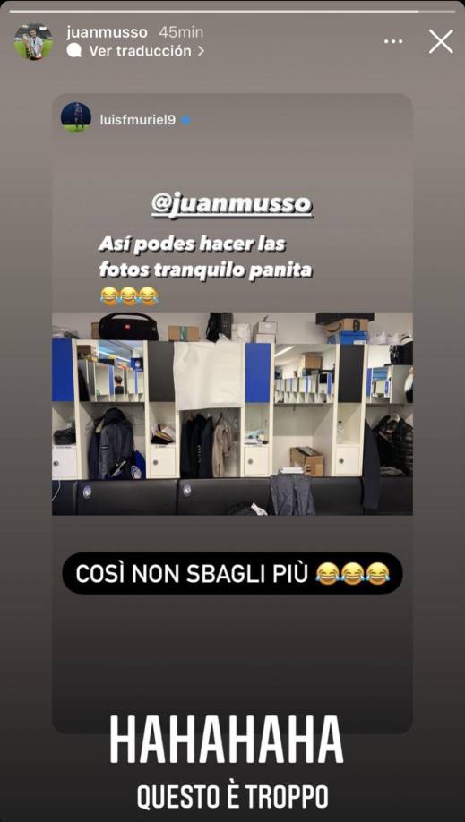 Las burlas no tardaron para Juan Musso tras su descuido. El colombiano Luis Muriel, uno de sus compañeros en el Atalanta, decidió tapar el espejo del casillero que le corresponde. “Así podes hacer las fotos tranquilo panita. Entonces ya no te equivocas”, escribió el delantero con esta imagen. “Esto es demasiado”, dijo Juan entre risas.