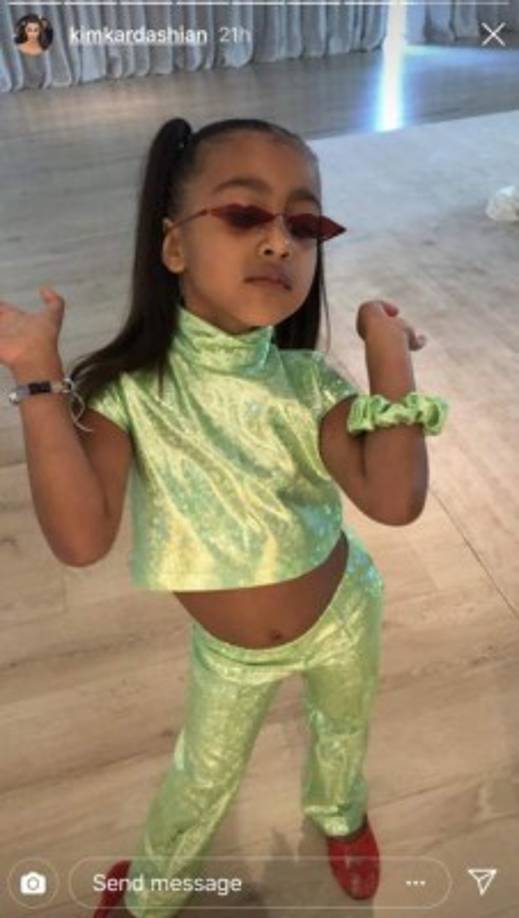 Aunque es posible que North no pueda jugar más con maquillaje, Kim aseguró que no intervendrá en las elecciones de moda de la pequeña.<br/><br/>