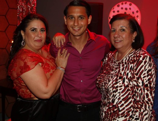 Emoción en una noche en rojo y amistad