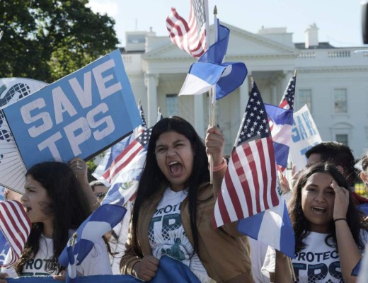 Inmigrantes con TPS avisan a Trump de que lucharán por permanencia en EEUU