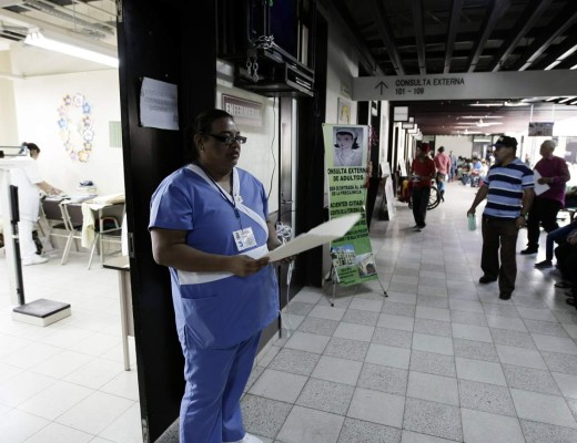 Continúa el paro en Salud por falta de pago a empleados