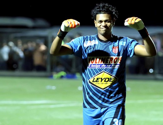 Con emotivo adiós, ceibeños despiden a portero del Vida