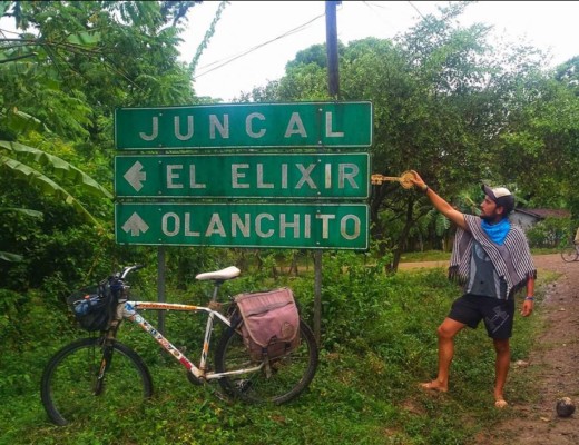 Los momentos mágicos de Tabare junto a su bicicleta 'América' en Honduras