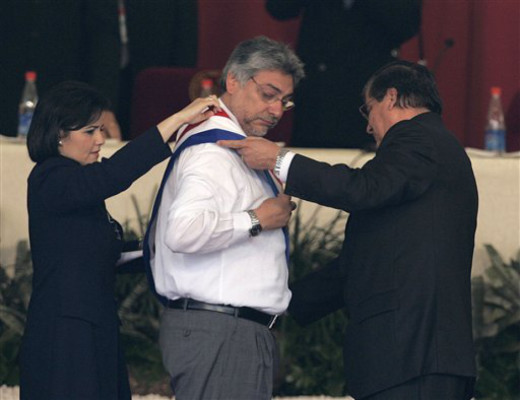 Fernando Lugo toma el mando en Paraguay